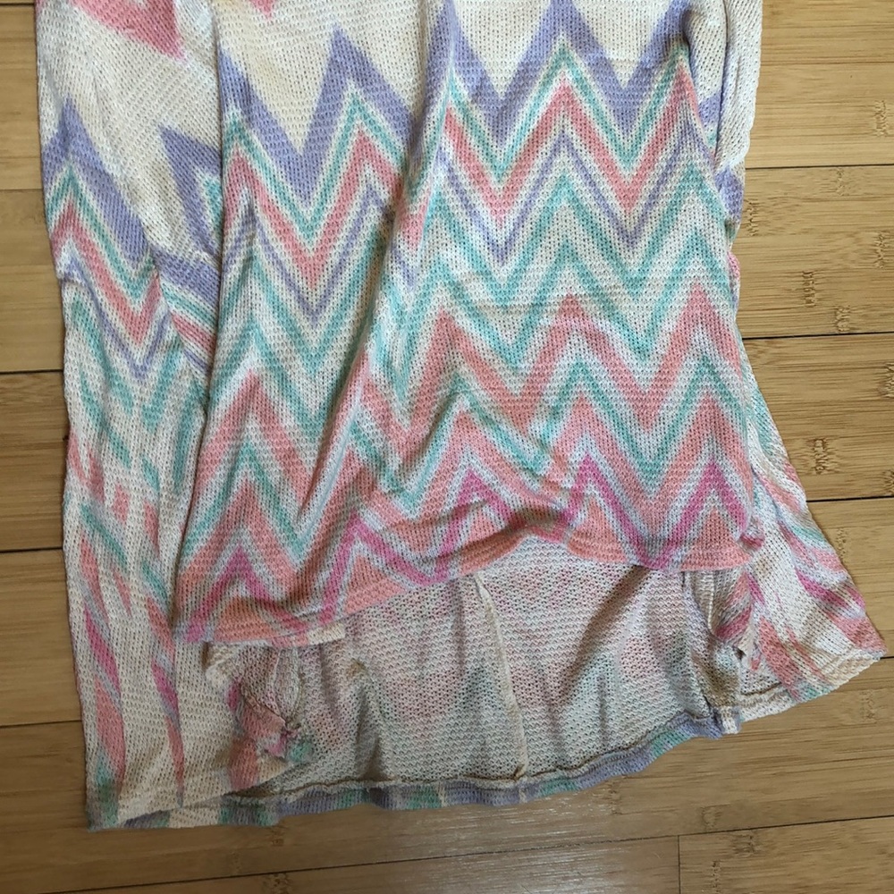 Cute patterned tank! - Picture 3 of 4